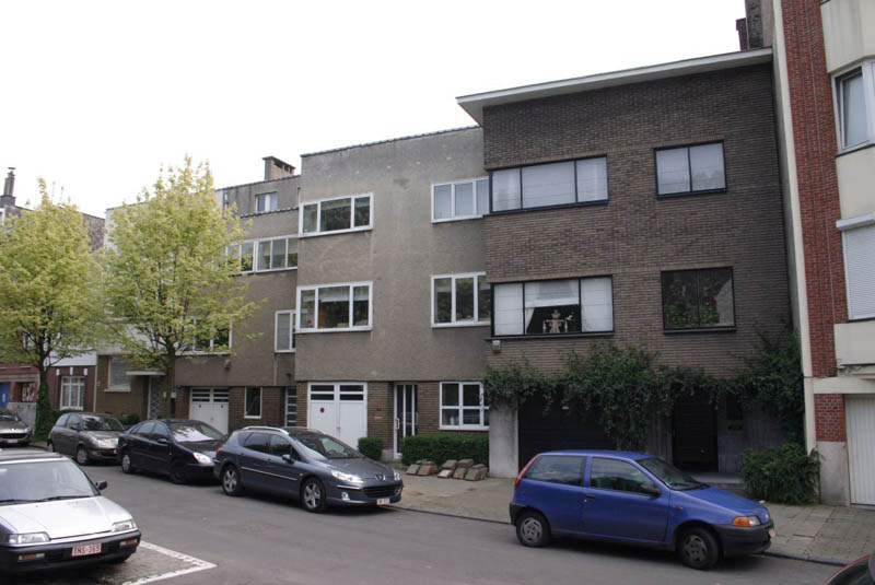 Robert_Jones_28-34_01